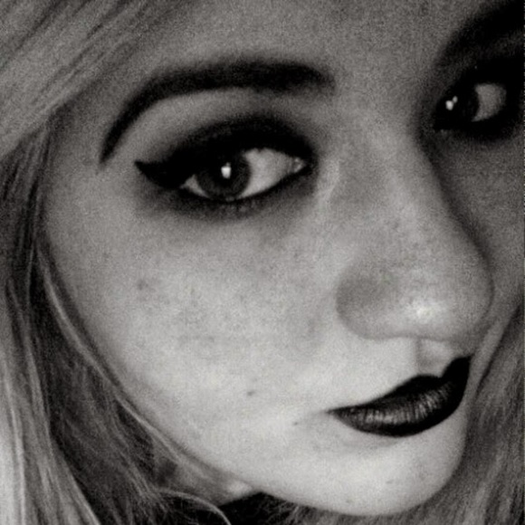 Meet your Posher, Gabby - Picture 1 of 1